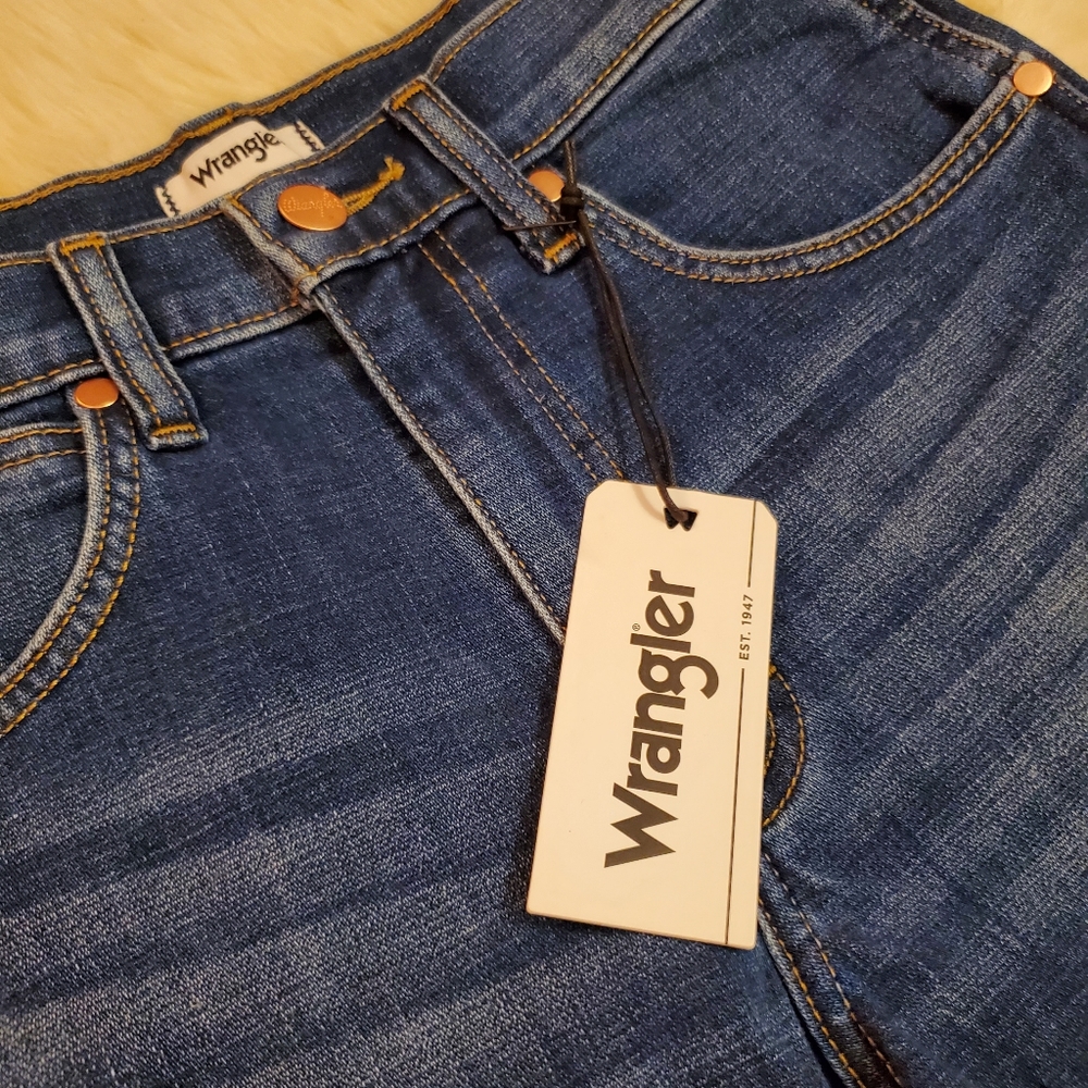 Wrangler High Rise Pisces Shorts #WBCOSPS - Picture 6 of 9